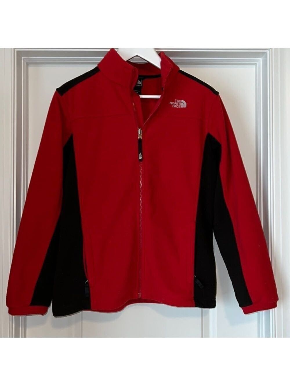 THE NORTH FACE fleece. Red/black. Youth XL.